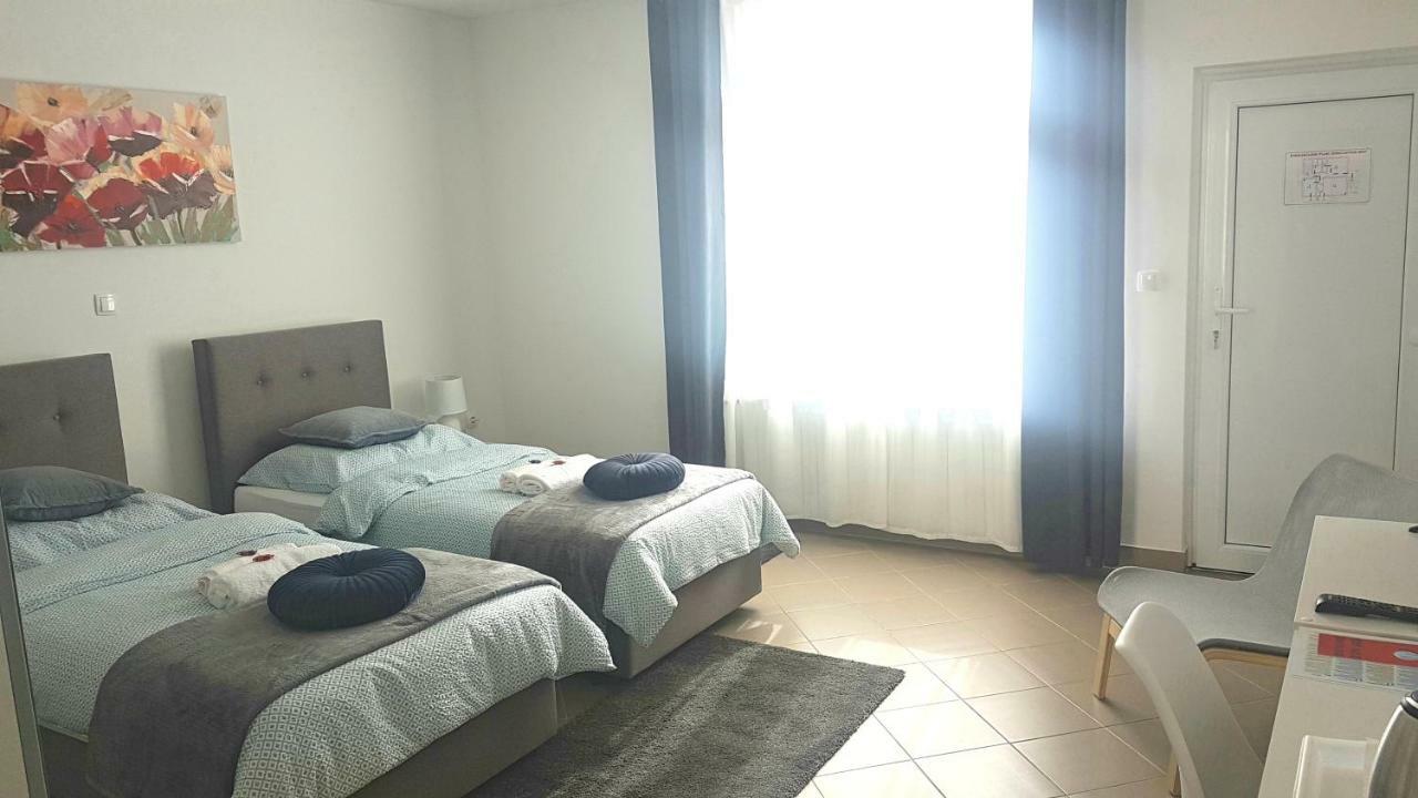 Marko Airport Rooms فيليكا غوغيتْسا المظهر الخارجي الصورة