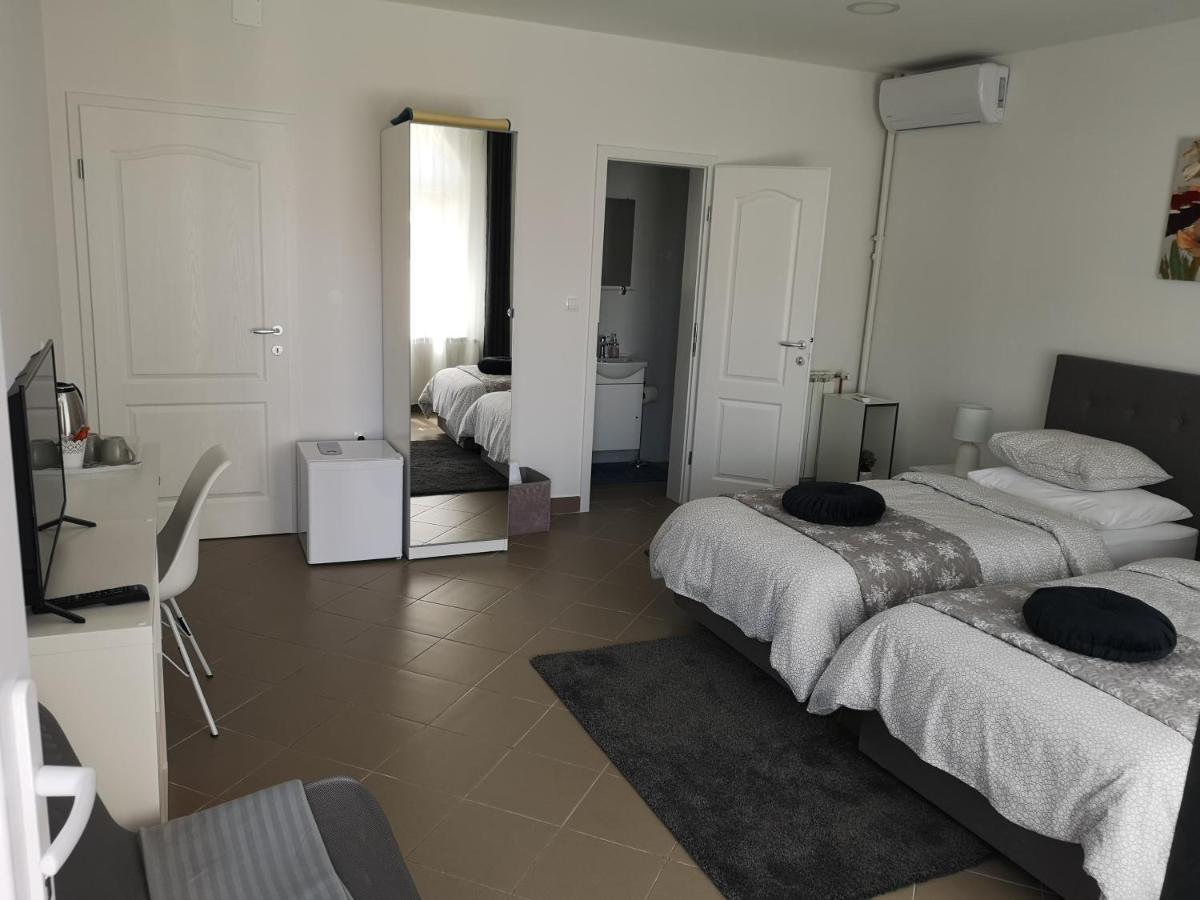 Marko Airport Rooms فيليكا غوغيتْسا المظهر الخارجي الصورة