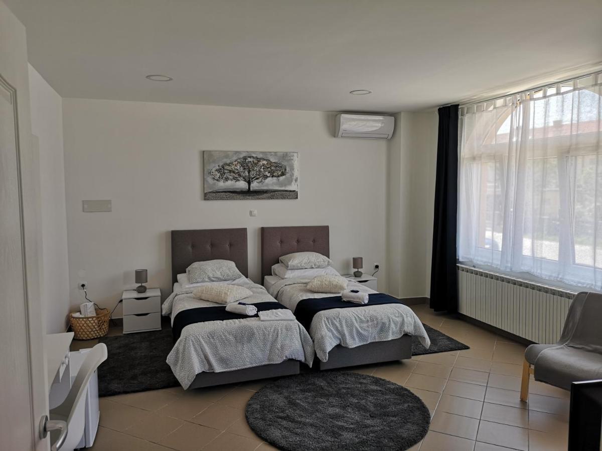 Marko Airport Rooms فيليكا غوغيتْسا المظهر الخارجي الصورة